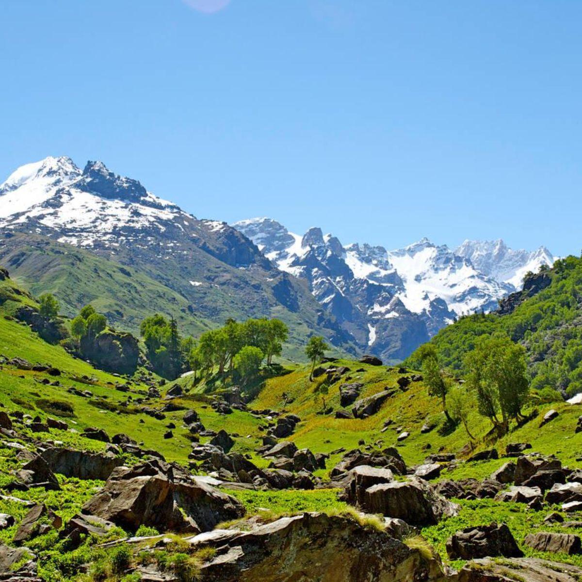 Hostels in Kareri