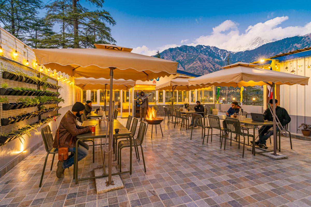 The Hosteller Mcleodganj, Mall Road